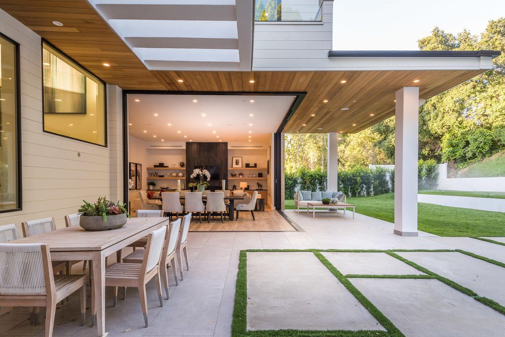A Magnificent Luxury Home in Encino with Impeccable Design listed for 5900000 8