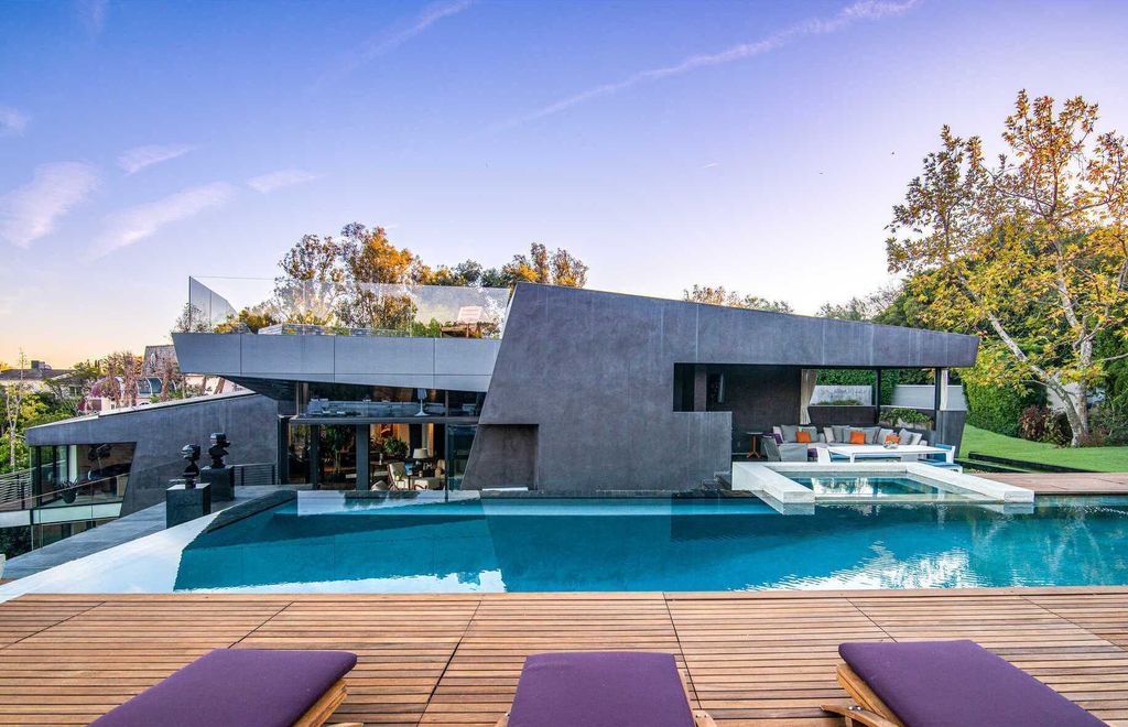 The Architectural Home in Brentwood is an ultra modern design to create comfortable and modern living spaces now available for sale. This home located at 314 N Barrington Ave, Los Angeles, California; offering 5 bedrooms and 9 bathrooms with over 8,000 square feet of living spaces.