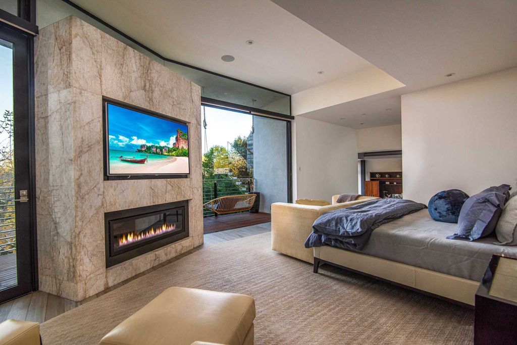 The Architectural Home in Brentwood is an ultra modern design to create comfortable and modern living spaces now available for sale. This home located at 314 N Barrington Ave, Los Angeles, California; offering 5 bedrooms and 9 bathrooms with over 8,000 square feet of living spaces.