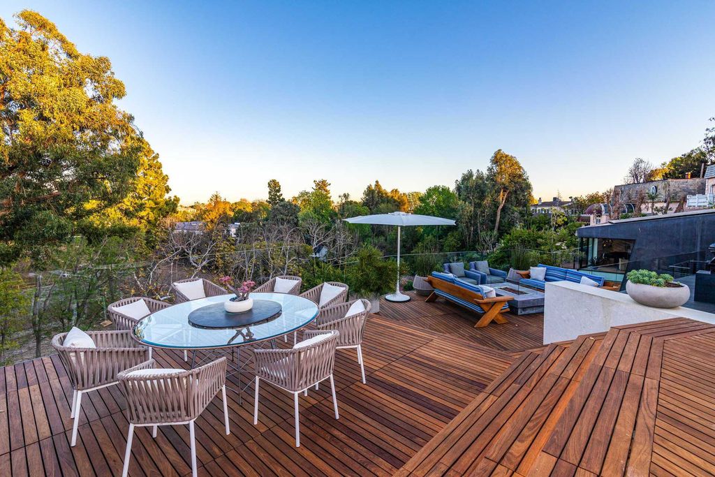 The Architectural Home in Brentwood is an ultra modern design to create comfortable and modern living spaces now available for sale. This home located at 314 N Barrington Ave, Los Angeles, California; offering 5 bedrooms and 9 bathrooms with over 8,000 square feet of living spaces.