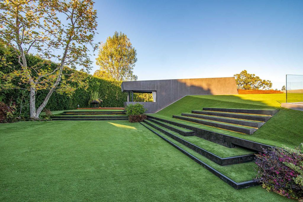 The Architectural Home in Brentwood is an ultra modern design to create comfortable and modern living spaces now available for sale. This home located at 314 N Barrington Ave, Los Angeles, California; offering 5 bedrooms and 9 bathrooms with over 8,000 square feet of living spaces.
