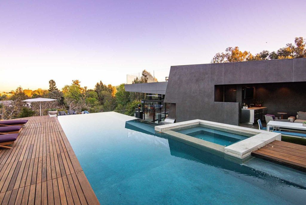 The Architectural Home in Brentwood is an ultra modern design to create comfortable and modern living spaces now available for sale. This home located at 314 N Barrington Ave, Los Angeles, California; offering 5 bedrooms and 9 bathrooms with over 8,000 square feet of living spaces.