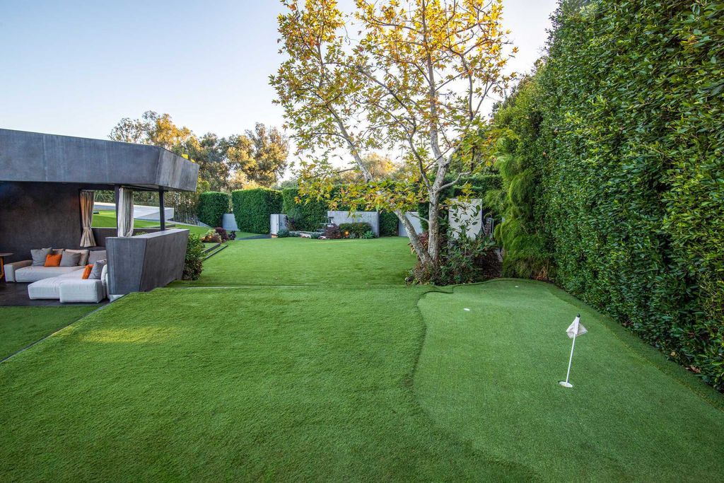 The Architectural Home in Brentwood is an ultra modern design to create comfortable and modern living spaces now available for sale. This home located at 314 N Barrington Ave, Los Angeles, California; offering 5 bedrooms and 9 bathrooms with over 8,000 square feet of living spaces.