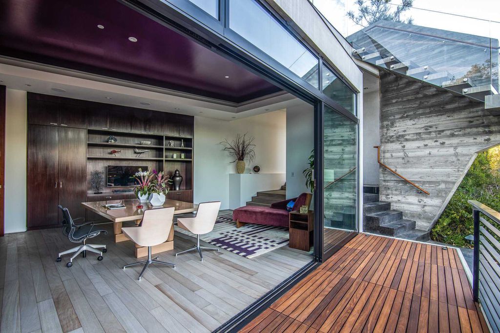 The Architectural Home in Brentwood is an ultra modern design to create comfortable and modern living spaces now available for sale. This home located at 314 N Barrington Ave, Los Angeles, California; offering 5 bedrooms and 9 bathrooms with over 8,000 square feet of living spaces.