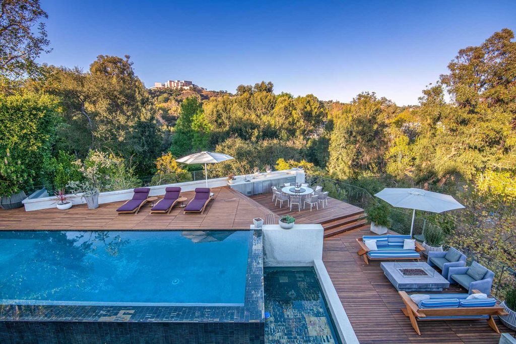 The Architectural Home in Brentwood is an ultra modern design to create comfortable and modern living spaces now available for sale. This home located at 314 N Barrington Ave, Los Angeles, California; offering 5 bedrooms and 9 bathrooms with over 8,000 square feet of living spaces.