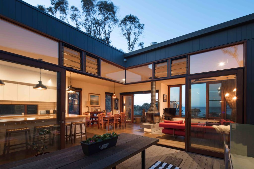 Beautiful Mornington Beach Houses in Melbourne by Habitech Systems