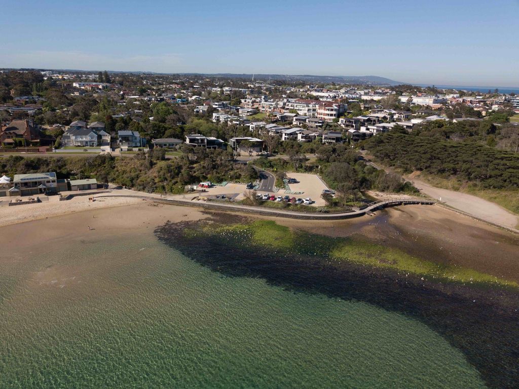 Beautiful Mornington Beach Houses in Melbourne by Habitech Systems 21