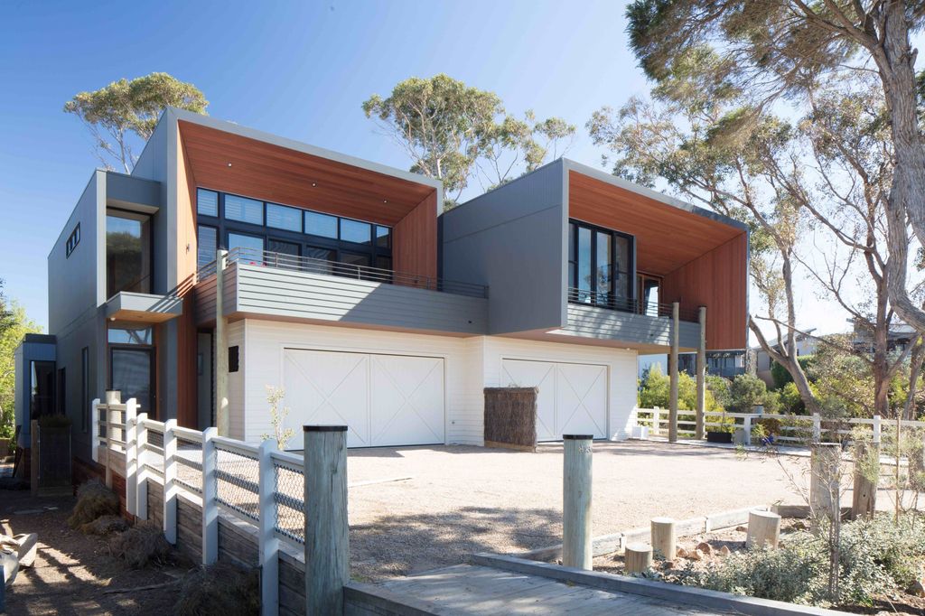 Beautiful Mornington Beach Houses in Melbourne by Habitech Systems