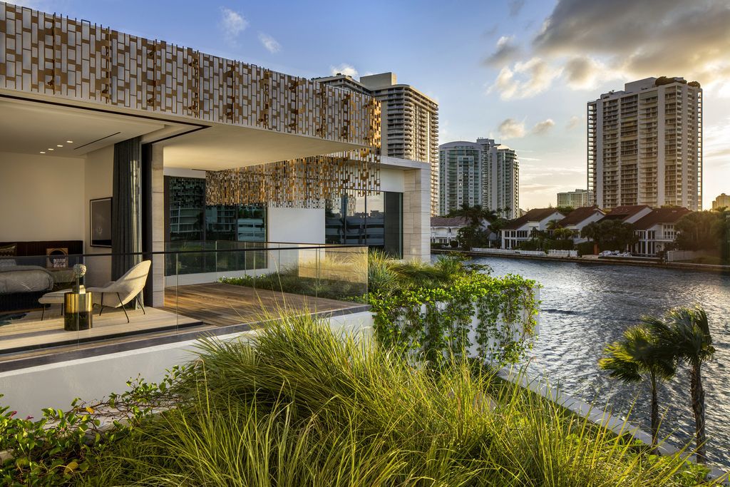 Context and Nature Inspire Terracina House in Miami, Florida by SAOTA