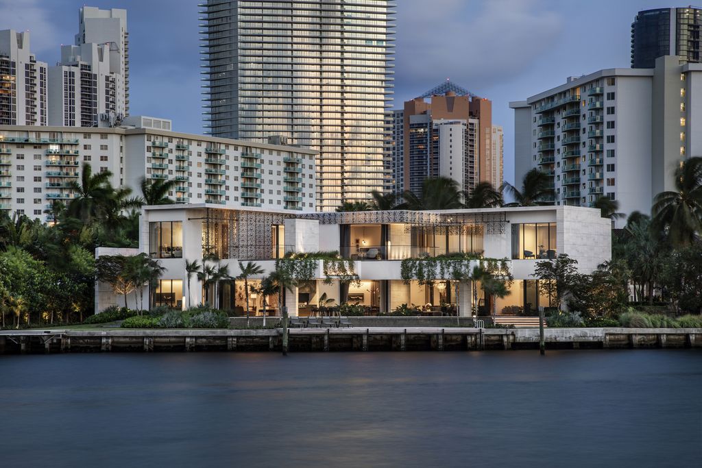 Context and Nature Inspire Terracina House in Miami Florida by SAOTA 3