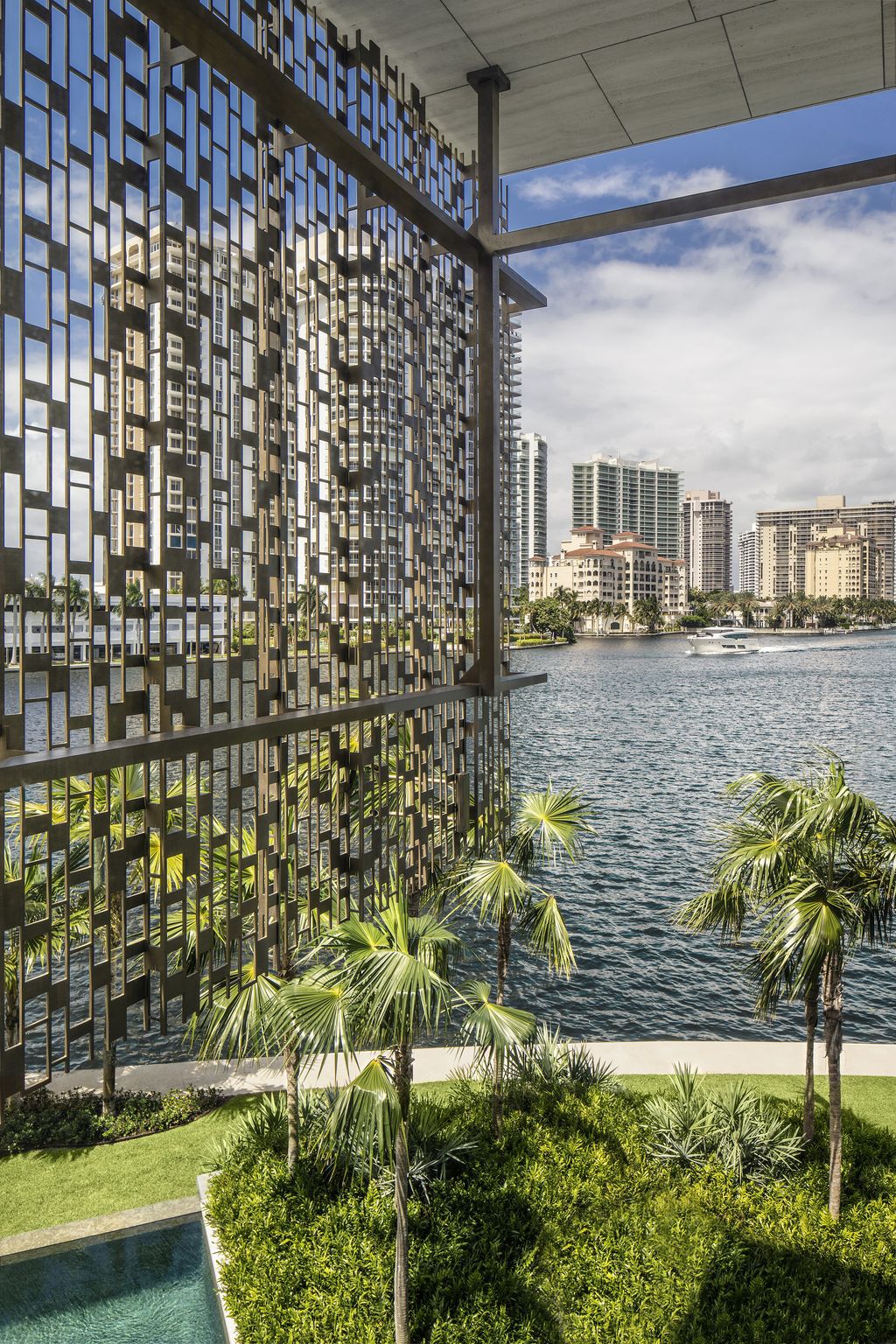 Context and Nature Inspire Terracina House in Miami, Florida by SAOTA