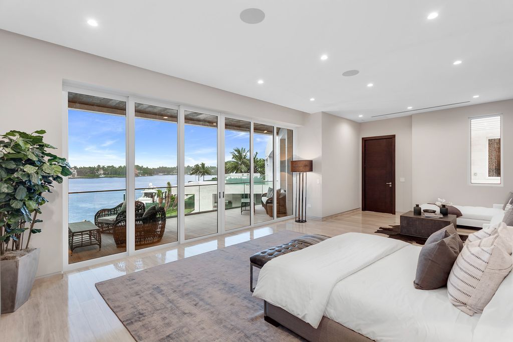 Coral Gables Iconic House with waterfrontage and direct ocean access