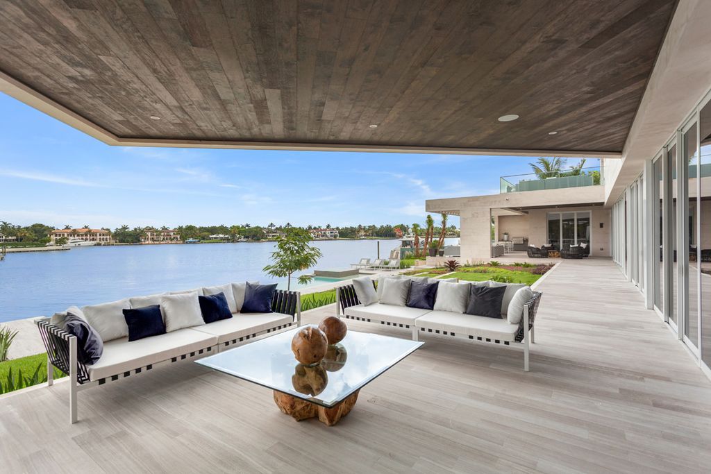 Coral Gables Iconic House with waterfrontage and direct ocean access