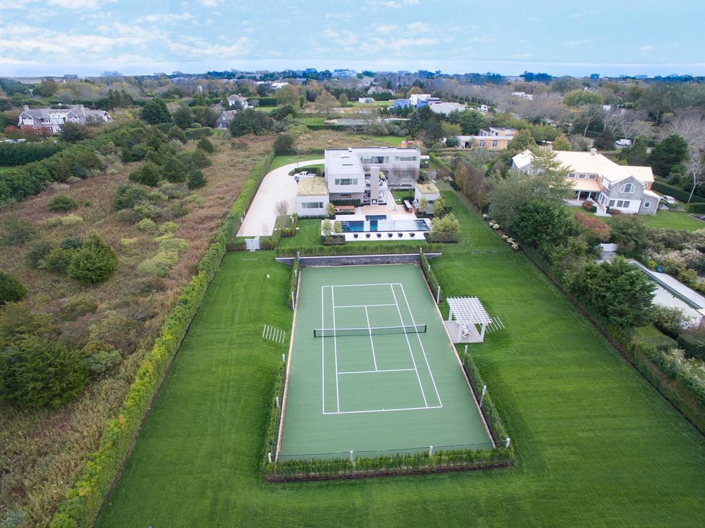 This Exclusive Unparalleled Mansion in Las Vegas Designed by Jason Thomas Architect of Southampton and executed by Sagaponack Builders. This villa has it all: value, location, super generous plot, picturesque setting, top-quality construction, cutting-edge equipment, functionality and elegance of interiors.
