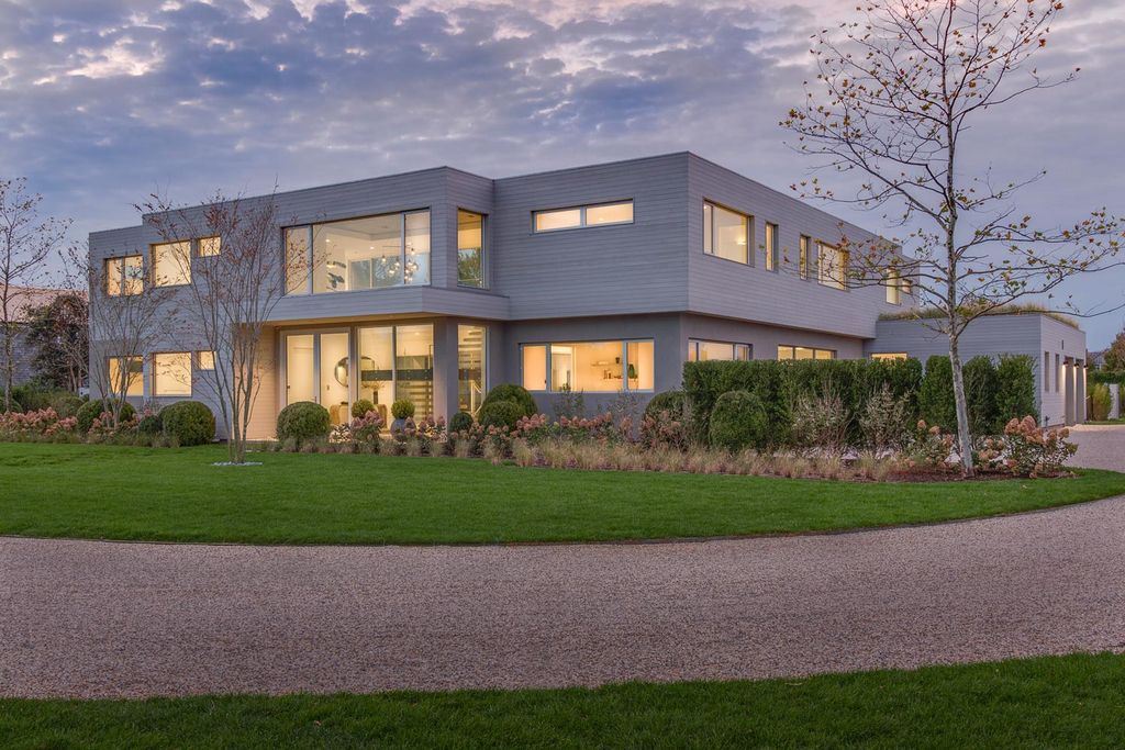 This Exclusive Unparalleled Mansion in Las Vegas Designed by Jason Thomas Architect of Southampton and executed by Sagaponack Builders. This villa has it all: value, location, super generous plot, picturesque setting, top-quality construction, cutting-edge equipment, functionality and elegance of interiors.