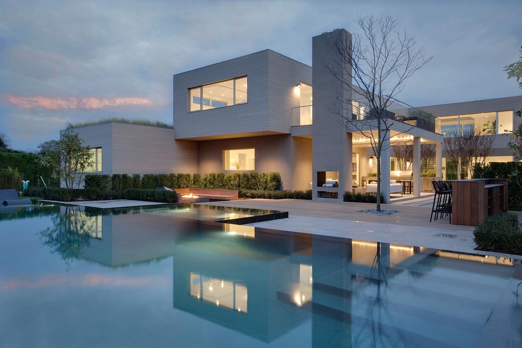 This Exclusive Unparalleled Mansion in Las Vegas Designed by Jason Thomas Architect of Southampton and executed by Sagaponack Builders. This villa has it all: value, location, super generous plot, picturesque setting, top-quality construction, cutting-edge equipment, functionality and elegance of interiors.