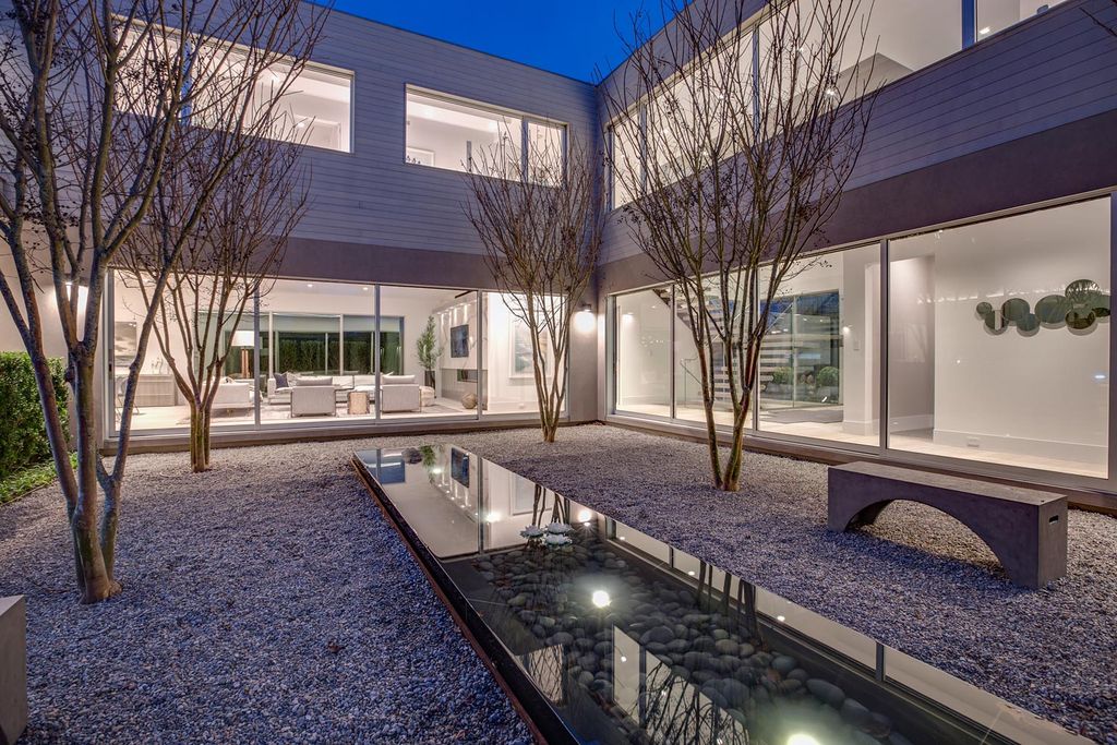 This Exclusive Unparalleled Mansion in Las Vegas Designed by Jason Thomas Architect of Southampton and executed by Sagaponack Builders. This villa has it all: value, location, super generous plot, picturesque setting, top-quality construction, cutting-edge equipment, functionality and elegance of interiors.