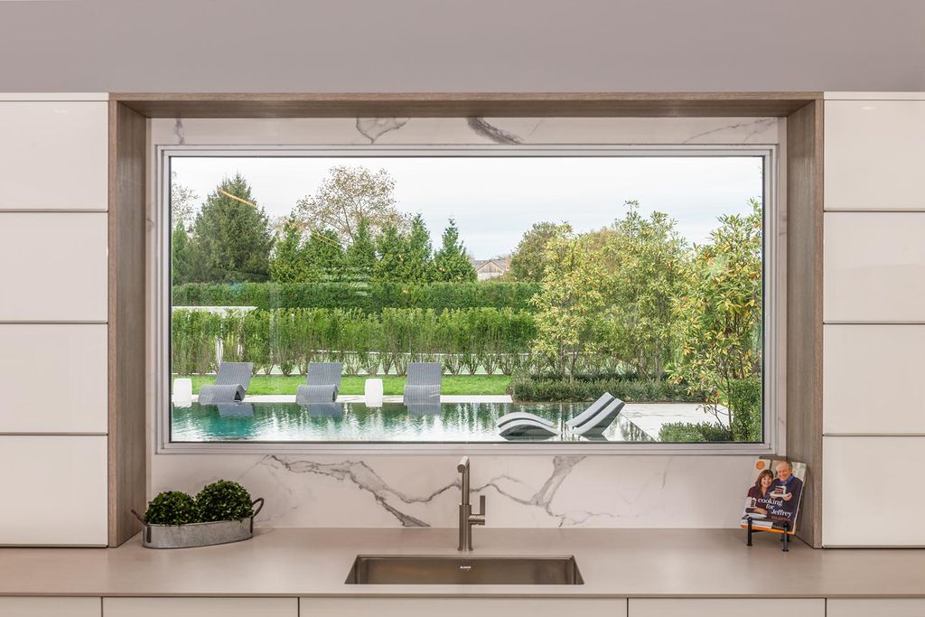 This Exclusive Unparalleled Mansion in Las Vegas Designed by Jason Thomas Architect of Southampton and executed by Sagaponack Builders. This villa has it all: value, location, super generous plot, picturesque setting, top-quality construction, cutting-edge equipment, functionality and elegance of interiors.