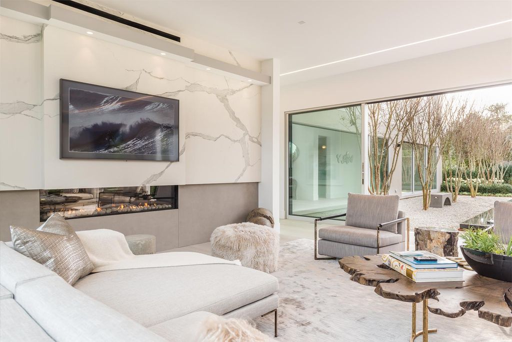 This Exclusive Unparalleled Mansion in Las Vegas Designed by Jason Thomas Architect of Southampton and executed by Sagaponack Builders. This villa has it all: value, location, super generous plot, picturesque setting, top-quality construction, cutting-edge equipment, functionality and elegance of interiors.