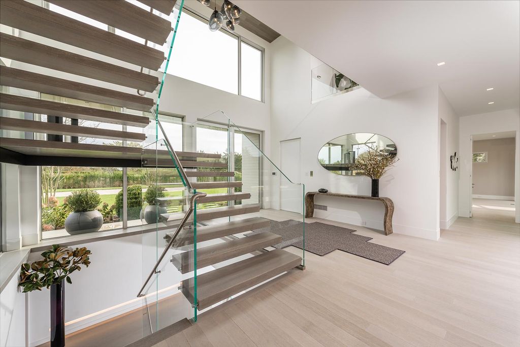 This Exclusive Unparalleled Mansion in Las Vegas Designed by Jason Thomas Architect of Southampton and executed by Sagaponack Builders. This villa has it all: value, location, super generous plot, picturesque setting, top-quality construction, cutting-edge equipment, functionality and elegance of interiors.
