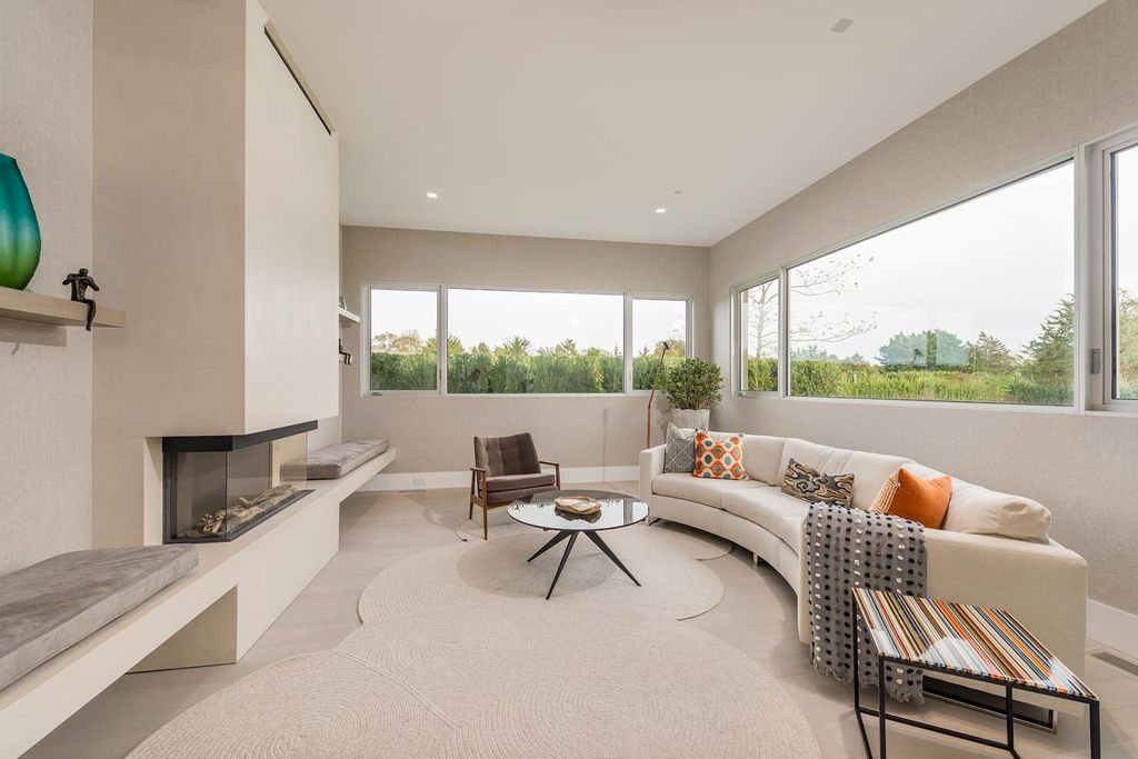 This Exclusive Unparalleled Mansion in Las Vegas Designed by Jason Thomas Architect of Southampton and executed by Sagaponack Builders. This villa has it all: value, location, super generous plot, picturesque setting, top-quality construction, cutting-edge equipment, functionality and elegance of interiors.