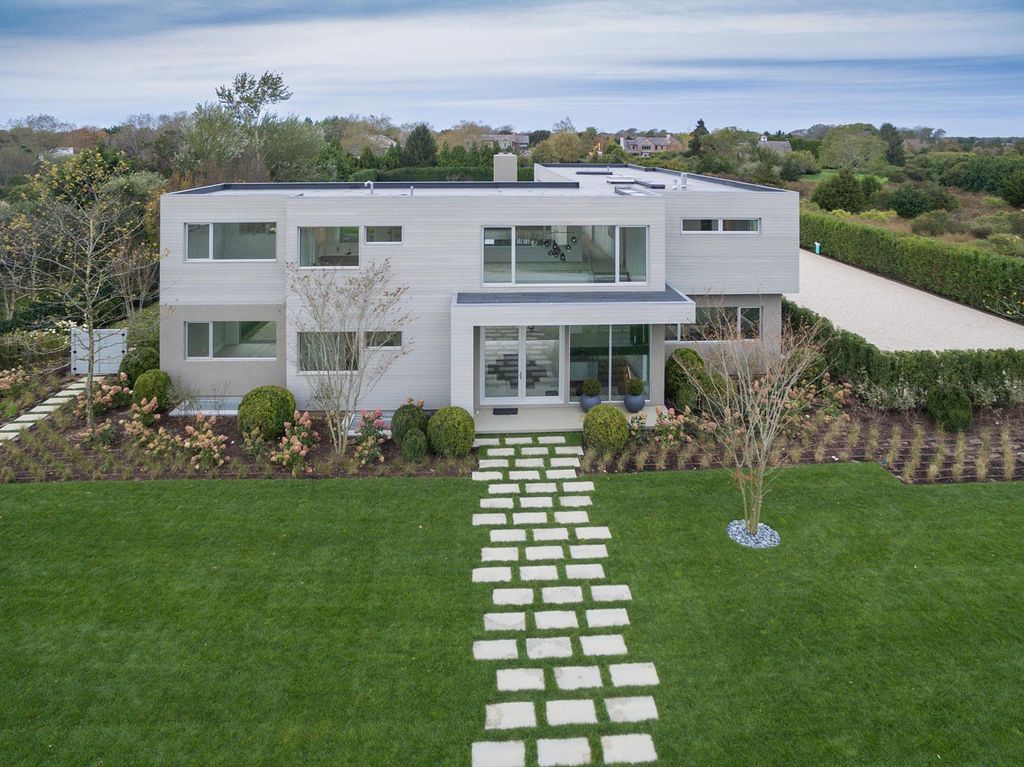 This Exclusive Unparalleled Mansion in Las Vegas Designed by Jason Thomas Architect of Southampton and executed by Sagaponack Builders. This villa has it all: value, location, super generous plot, picturesque setting, top-quality construction, cutting-edge equipment, functionality and elegance of interiors.