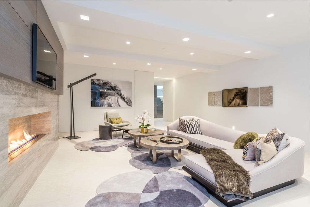 This Exclusive Unparalleled Mansion in Las Vegas Designed by Jason Thomas Architect of Southampton and executed by Sagaponack Builders. This villa has it all: value, location, super generous plot, picturesque setting, top-quality construction, cutting-edge equipment, functionality and elegance of interiors.