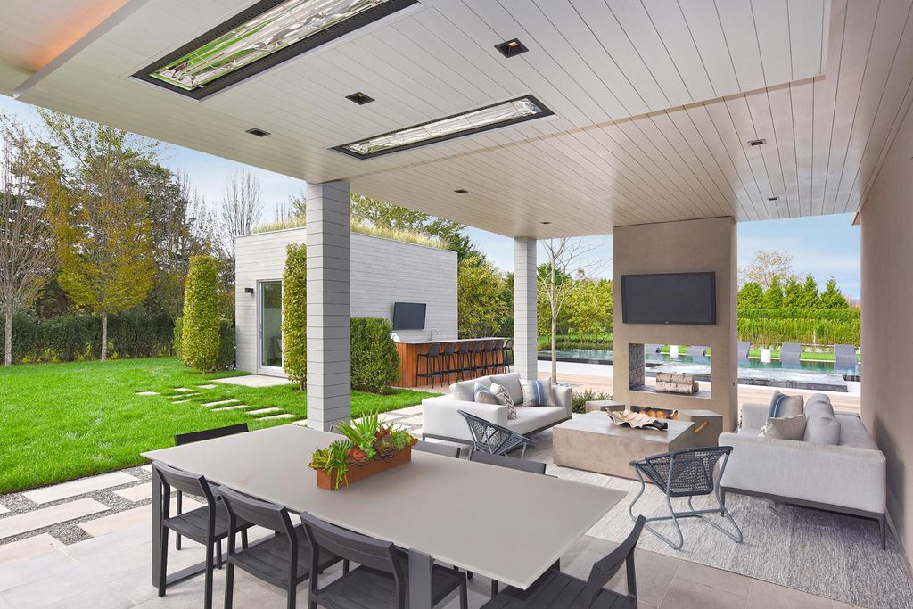 This Exclusive Unparalleled Mansion in Las Vegas Designed by Jason Thomas Architect of Southampton and executed by Sagaponack Builders. This villa has it all: value, location, super generous plot, picturesque setting, top-quality construction, cutting-edge equipment, functionality and elegance of interiors.