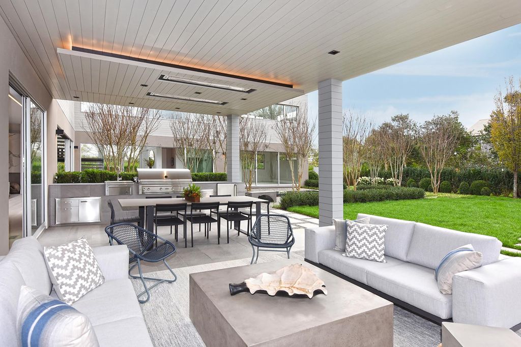 This Exclusive Unparalleled Mansion in Las Vegas Designed by Jason Thomas Architect of Southampton and executed by Sagaponack Builders. This villa has it all: value, location, super generous plot, picturesque setting, top-quality construction, cutting-edge equipment, functionality and elegance of interiors.