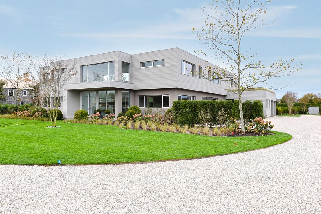 This Exclusive Unparalleled Mansion in Las Vegas Designed by Jason Thomas Architect of Southampton and executed by Sagaponack Builders. This villa has it all: value, location, super generous plot, picturesque setting, top-quality construction, cutting-edge equipment, functionality and elegance of interiors.