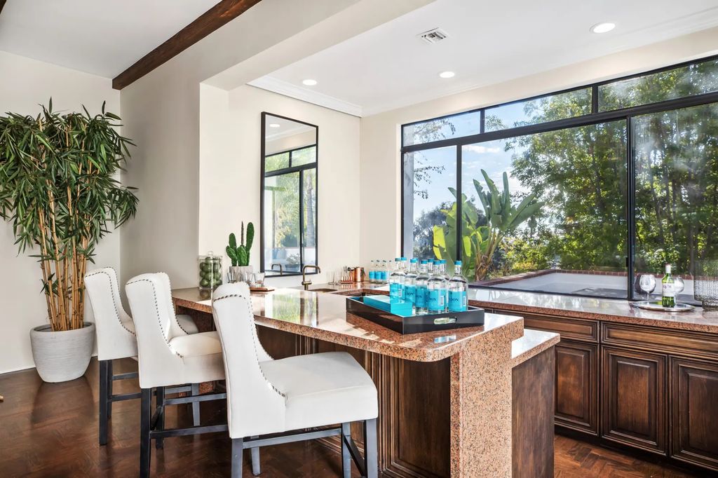 Extravagant Contemporary Residence in Los Angeles, California