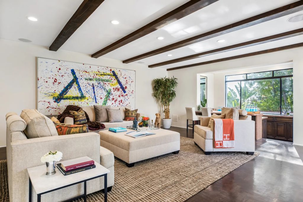 Extravagant Contemporary Residence in Los Angeles California 21