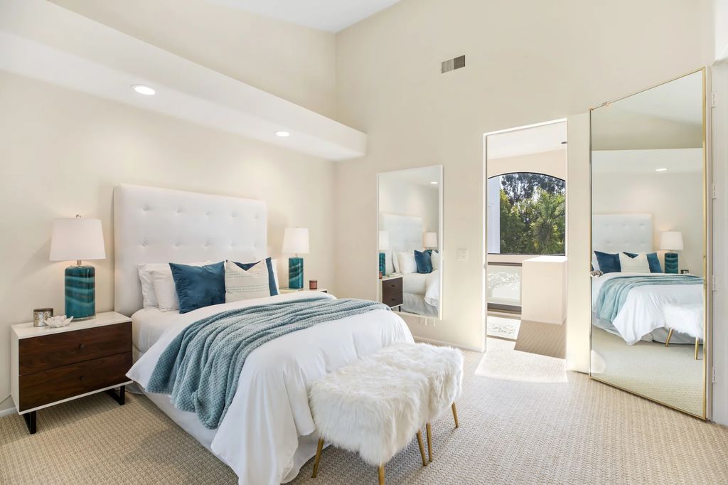 Extravagant Contemporary Residence in Los Angeles, California