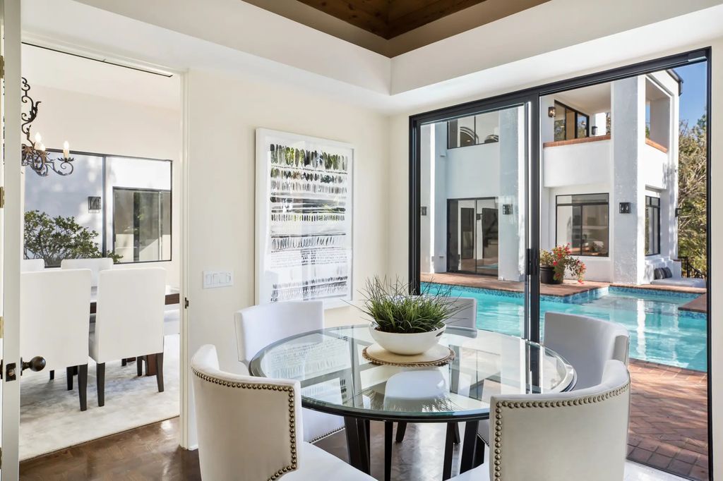 Extravagant Contemporary Residence in Los Angeles, California