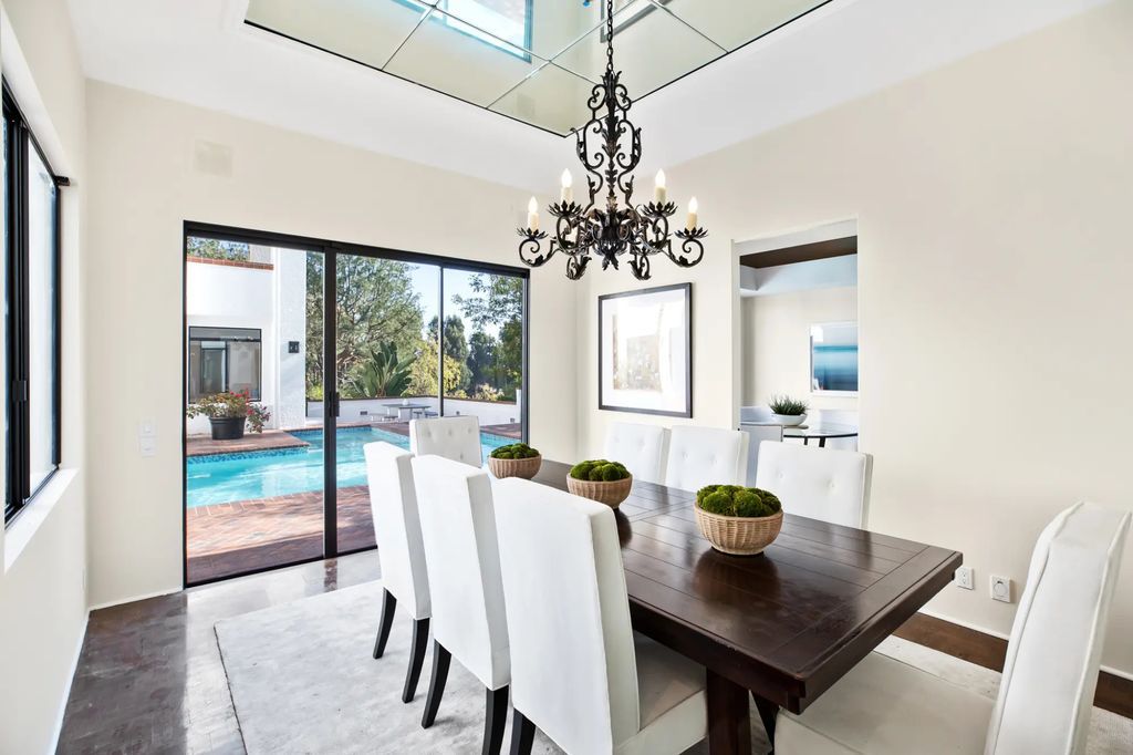 Extravagant Contemporary Residence in Los Angeles California 8