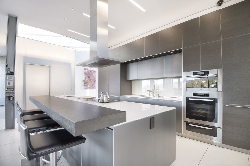 Friendly Architectural House in Florida with a sun power solar system
