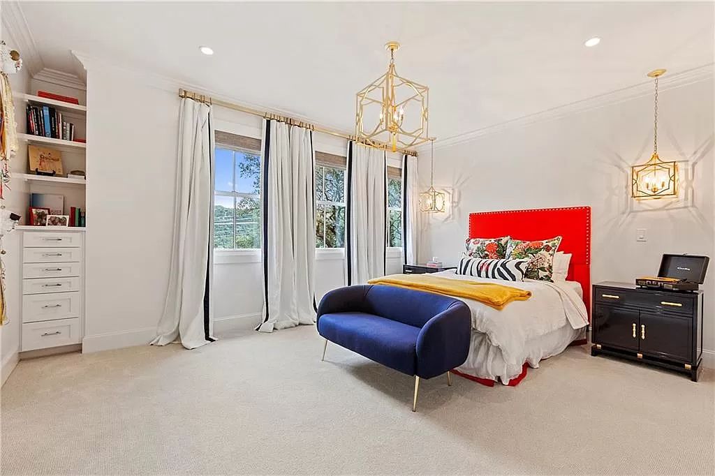The gorgeous contemporary home in Austin is an elegant home which is privately gated for peace and security now available for sale. This home located at 3604 Westlake Dr, Austin, Texas; offering 5 bedrooms and 5 bathrooms with over 5,600 square feet of living spaces.