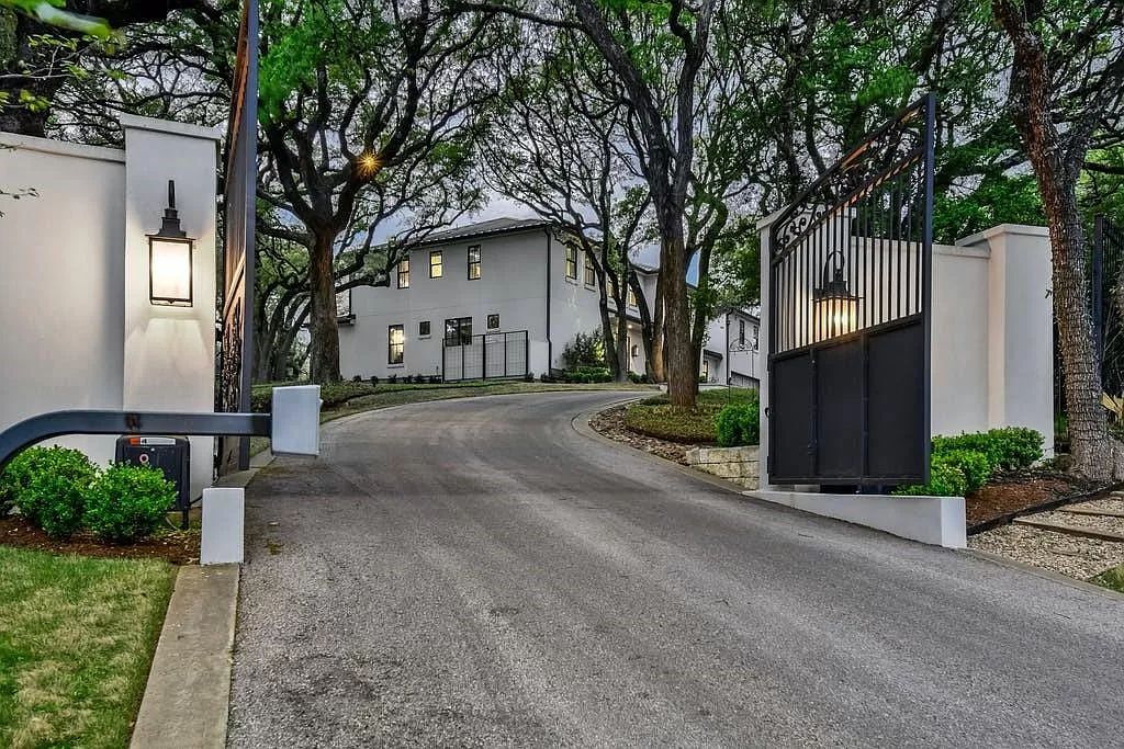 The gorgeous contemporary home in Austin is an elegant home which is privately gated for peace and security now available for sale. This home located at 3604 Westlake Dr, Austin, Texas; offering 5 bedrooms and 5 bathrooms with over 5,600 square feet of living spaces.