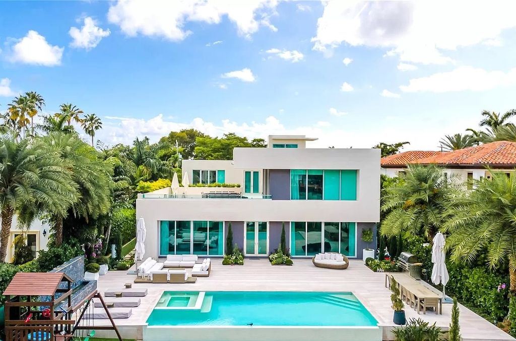 The Modern Waterfront Villa in Miami Beach is a luxurious home on Pine Tree Drive ideal for entertaining now available for sale. This home located at 5711 Pine Tree Dr, Miami Beach, Florida; offering 7 bedrooms and 9 bathrooms with over 8,000 square feet of living spaces.