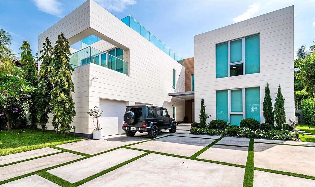 The Modern Waterfront Villa in Miami Beach is a luxurious home on Pine Tree Drive ideal for entertaining now available for sale. This home located at 5711 Pine Tree Dr, Miami Beach, Florida; offering 7 bedrooms and 9 bathrooms with over 8,000 square feet of living spaces.