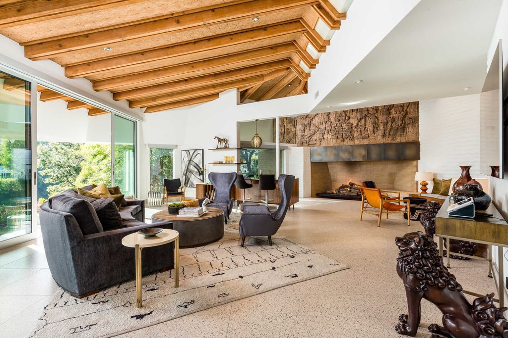 Gorgeous mid century modern home in the west of Los Angeles, California