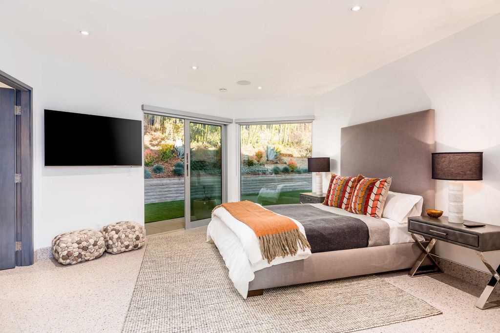 Gorgeous mid century modern home in the west of Los Angeles, California