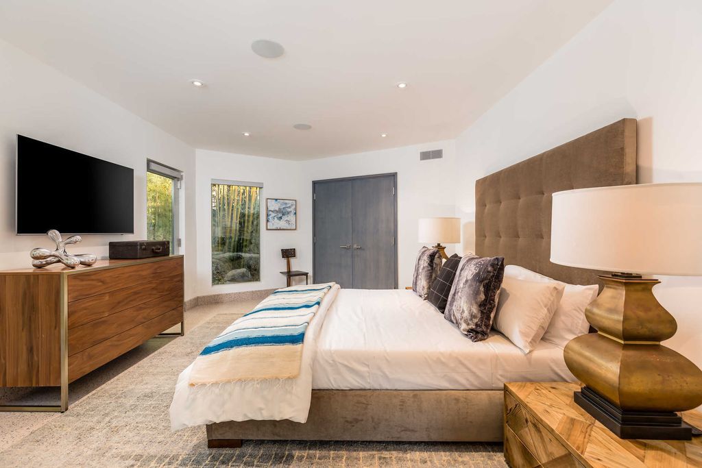 Gorgeous mid century modern home in the west of Los Angeles, California