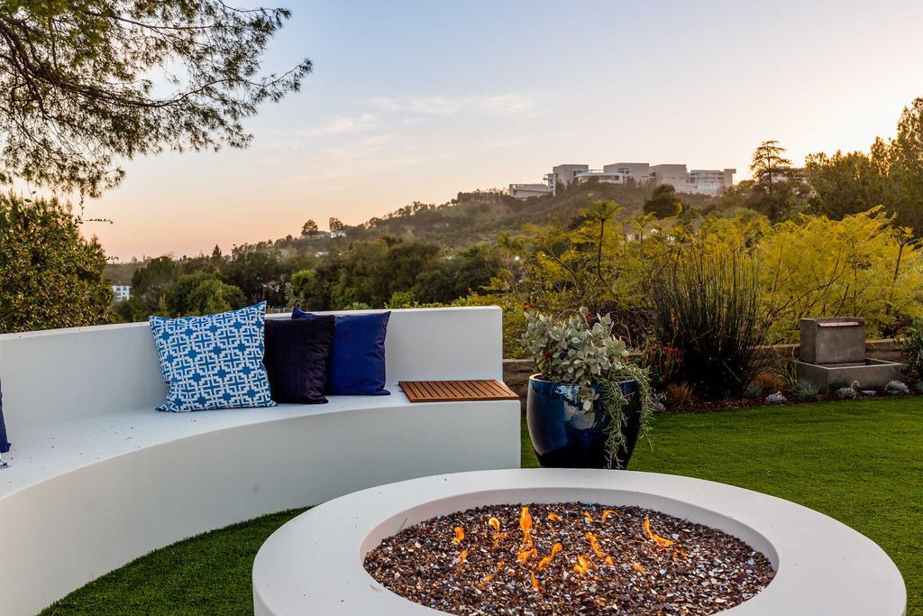 Gorgeous mid century modern home in the west of Los Angeles, California
