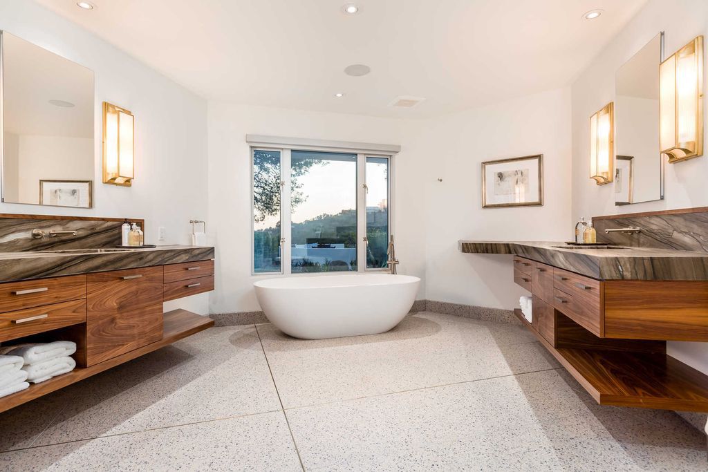 Gorgeous mid century modern home in the west of Los Angeles, California