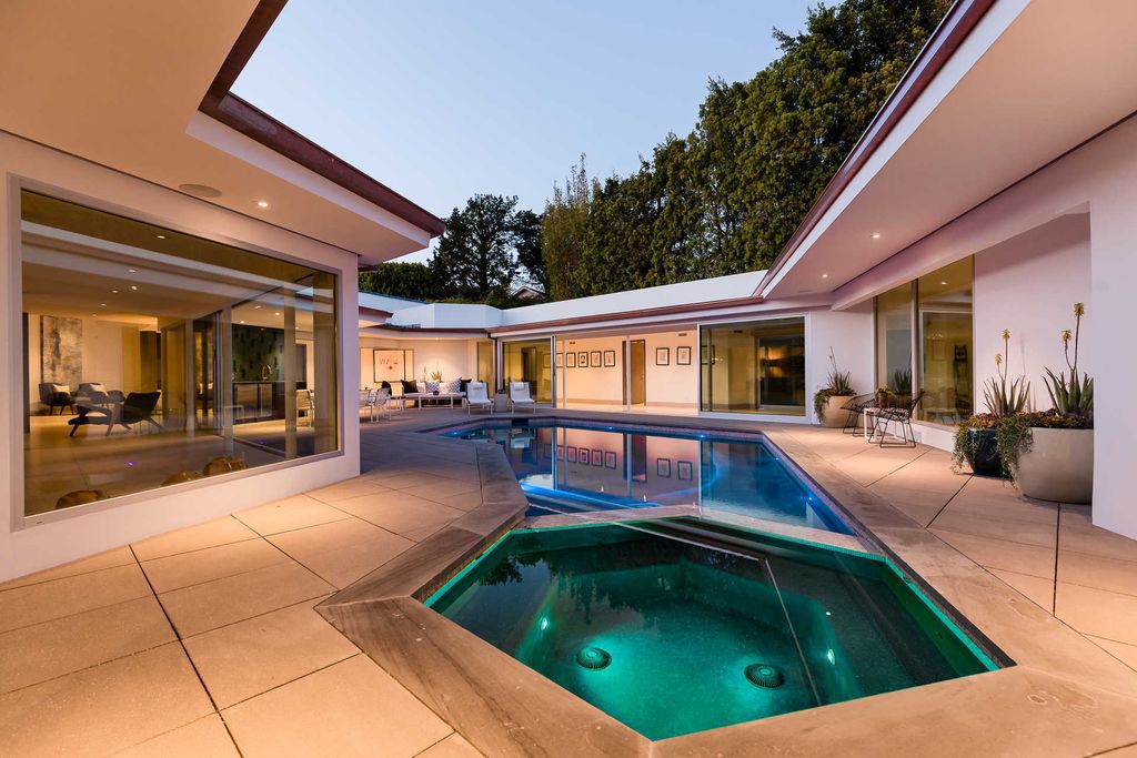 Gorgeous mid century modern home in the west of Los Angeles, California