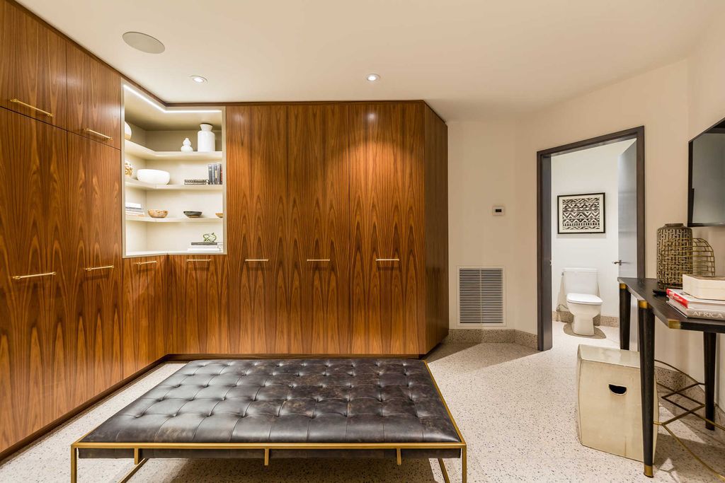 Gorgeous mid century modern home in the west of Los Angeles, California