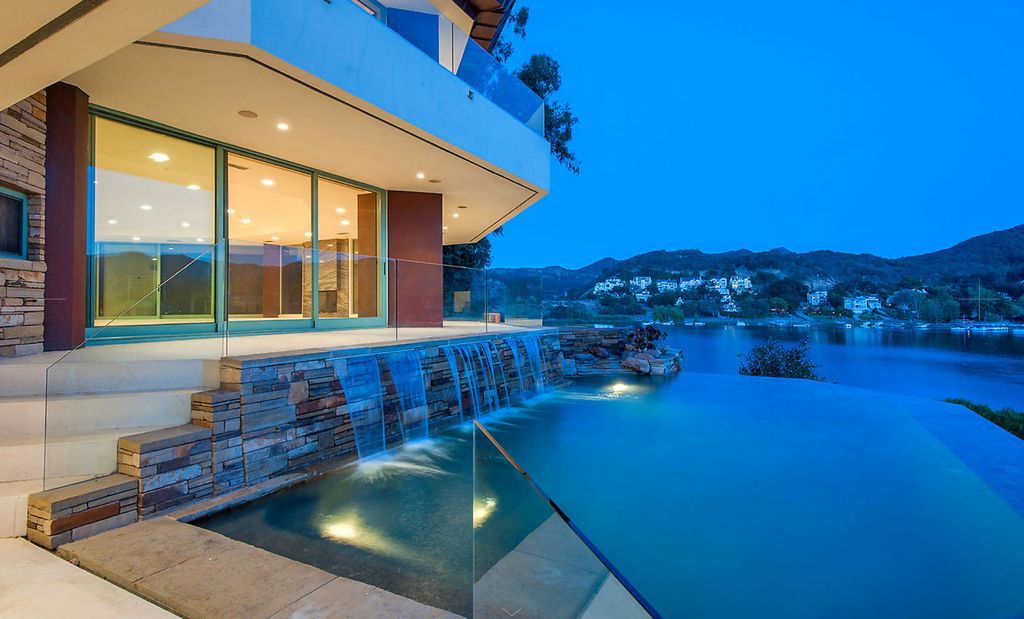 Impressive Mountain View Home in California built by Michael Barsocchini