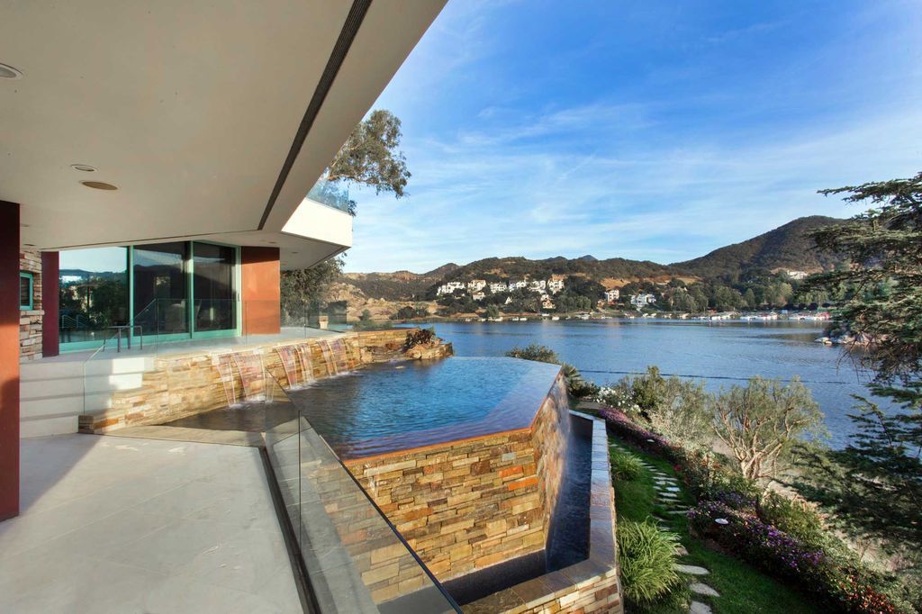 Impressive Mountain View Home in California built by Michael Barsocchini
