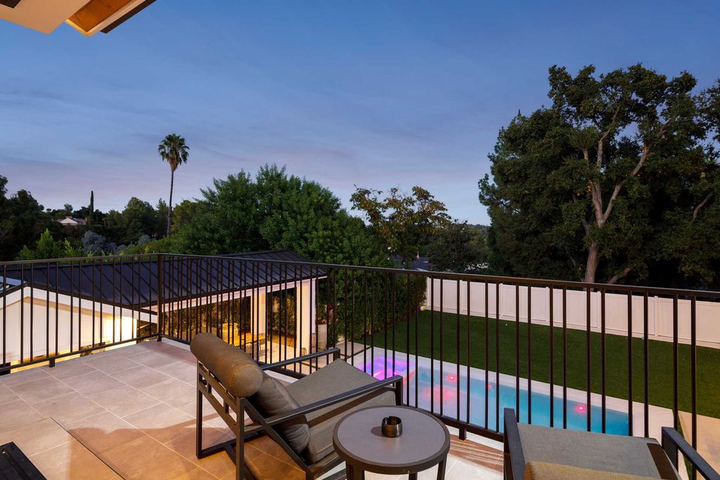 The Modern Farmhouse in Encino is a marvel at the grand scale, gorgeous fixtures, layered textures, and sleek design now available for sale. This home located at 17015 Adlon Rd, Encino, California; offering 6 bedrooms and 10 bathrooms with over 8,900 square feet of living spaces. 